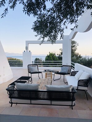 Terrace/patio - Quiet villa with swimming pool and beach within walking distance (Ajaccio)