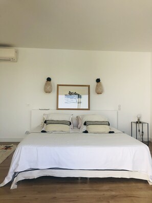 5 bedrooms, WiFi - Quiet villa with swimming pool and beach within walking distance (Ajaccio)