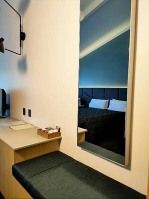 Blackout drapes, free WiFi