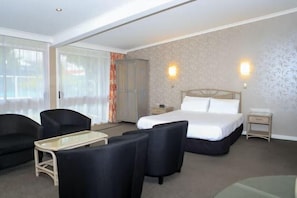 1 bedroom, blackout drapes, free WiFi