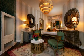 Executive Love Suite | In-room safe, individually furnished, blackout curtains - La Capria Suite Hotel Alaçatı - Adults Only (Cesme)
