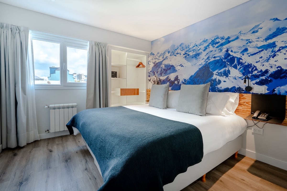Classic Apartment, 2 Bedrooms, Kitchen | 1 bedroom, premium bedding, down comforters, rollaway beds