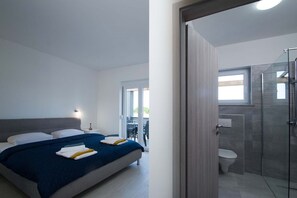 2 chambres, fer et planche à repasser, Wi-Fi, draps fournis