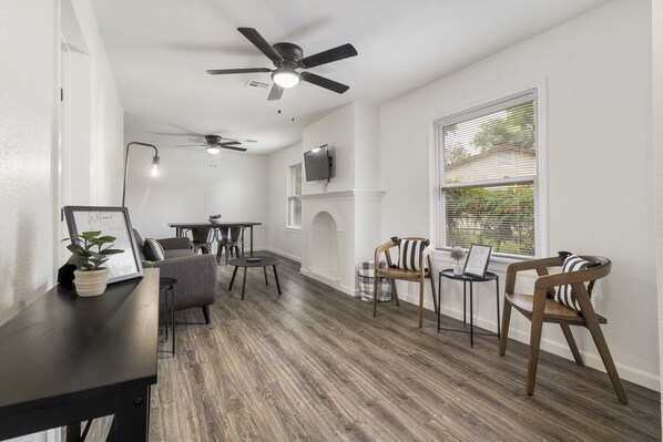 Interior - DOWNTOWN OWASSO! Newly Remodeled. The Birch Nest (Owasso)