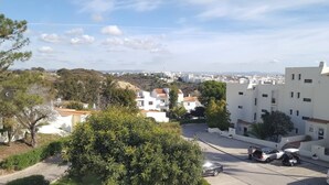 A residential area with white buildings, a paved road, and a clear sky. - CASA da PRAIA ALBUFEIRA PORTUGAL (Albufeira)