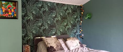 3 bedrooms, iron/ironing board, travel crib, free WiFi