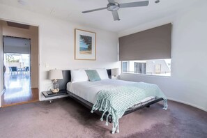 4 bedrooms, desk, iron/ironing board, travel crib