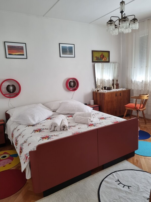 2 chambres, fer et planche à repasser, Wi-Fi gratuit, draps fournis