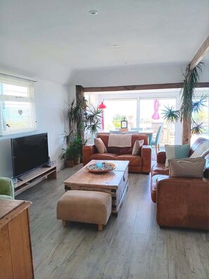 Unclassified image, 5 of 46, button