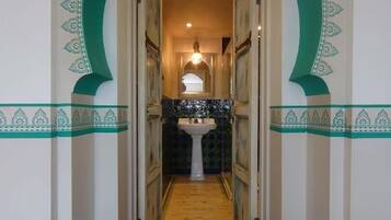 2 bedrooms, desk, iron/ironing board, travel crib