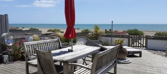 Beachfront Bungalow, Family & Pet Friendly