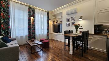 Smart TV, DVD player, books, video library