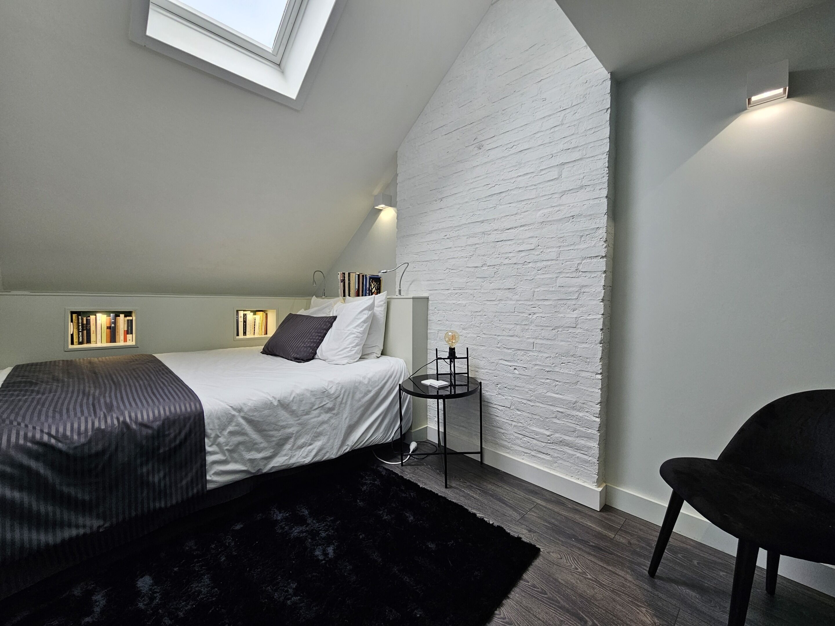 1 chambre, coffres-forts dans les chambres, fer et planche à repasser
