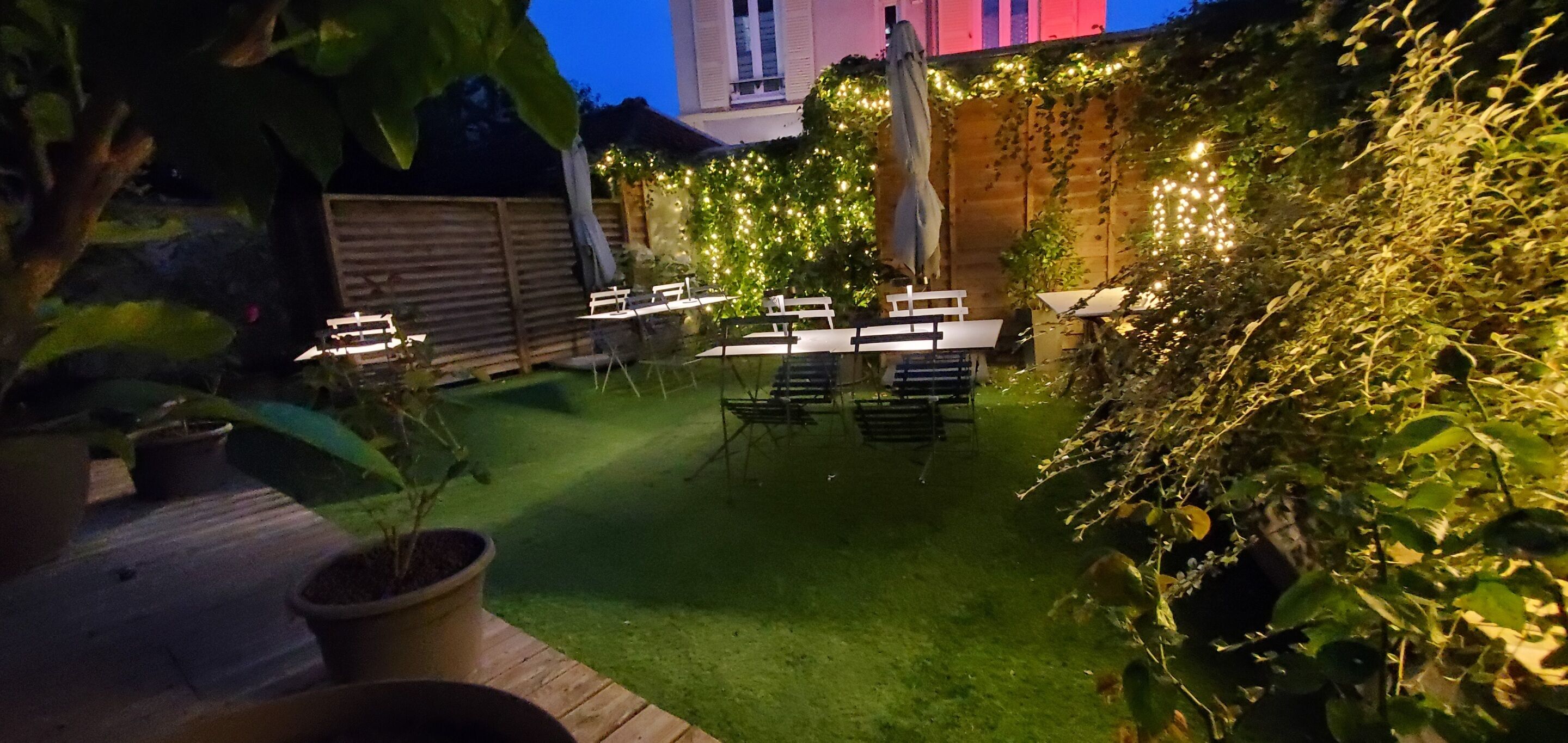 Outdoor dining