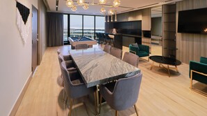 A modern dining area with a marble table, grey chairs, and a pool table. - Holiday Inn Hotel and Suites Mexico Felipe Angeles Airport by IHG (Zumpango)