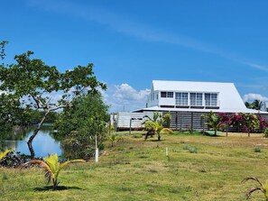 Exterior - The BNB on Triggerfish Close to the airport (Ladyville)