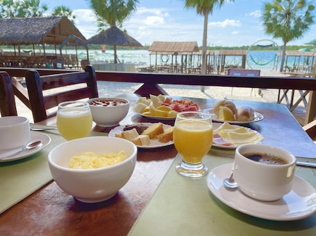 Free daily cooked-to-order breakfast . Pousada Paraiso Natural