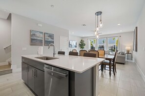 Interior - Eagle Marine: Water Park, Pool, Golf, Near Disney (Kissimmee)