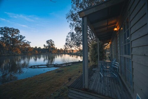 Acheron Valley Country  Retreat Lakefront Rooms (LR)