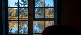 Acheron Valley Country  Retreat Lakefront Rooms (LR)