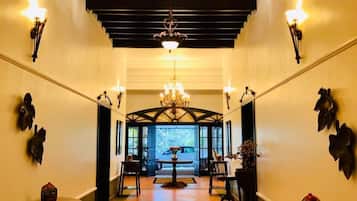 Classic Bungalow | Living area