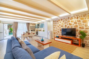 Smart TV, fireplace, DVD player