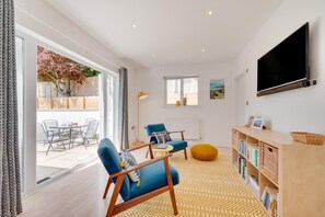 TV - 5 Bed in Woolacombe (oc-bella) (Woolacombe)