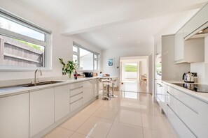 Microwave, oven, dishwasher, toaster - 5 Bed in Woolacombe (oc-bella) (Woolacombe)