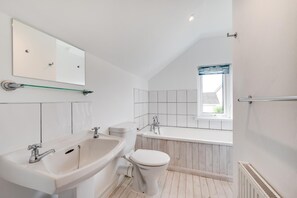 Hair dryer, towels - 5 Bed in Woolacombe (oc-bella) (Woolacombe)