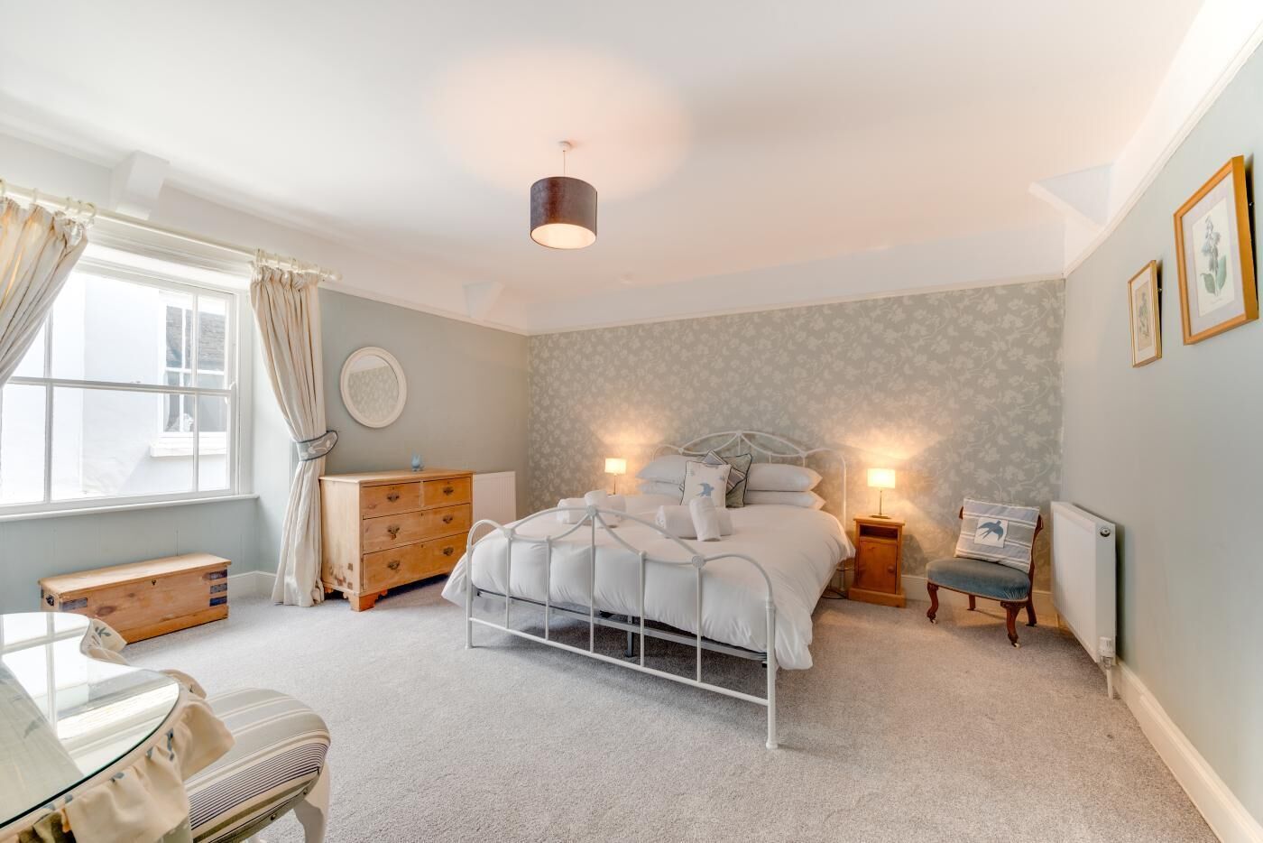 2 slaapkamers, een strijkplank/strijkijzer, gratis wifi, beddengoed