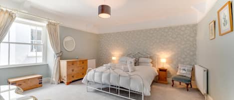 2 slaapkamers, een strijkplank/strijkijzer, gratis wifi, beddengoed