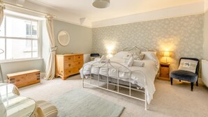 2 bedrooms, iron/ironing board, WiFi (free), bed sheets