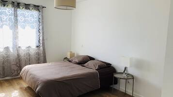 3 makuuhuonetta, silitysrauta/-lauta, Wi-Fi, vuodevaatteet