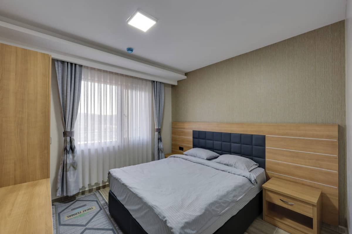 Apartamento família | Frigobar, cofres nos quartos, espaço de trabalho para notebook