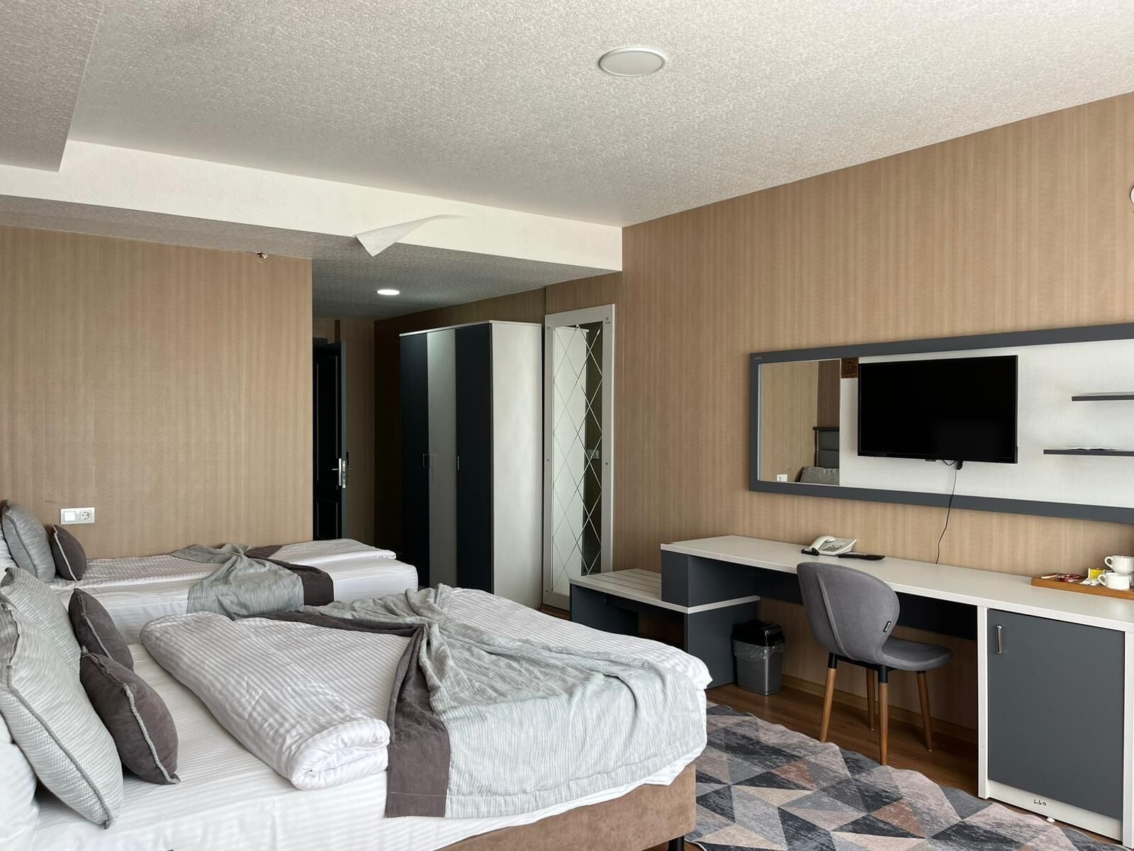 三人房 | 迷你吧、客房内保险箱、笔记本电脑工作区、隔音