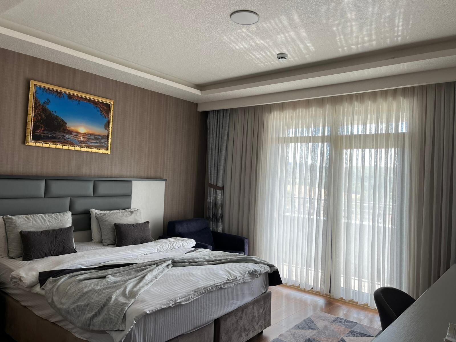 Junior-Zimmer | Minibar, Zimmersafe, laptopgeeigneter Arbeitsplatz