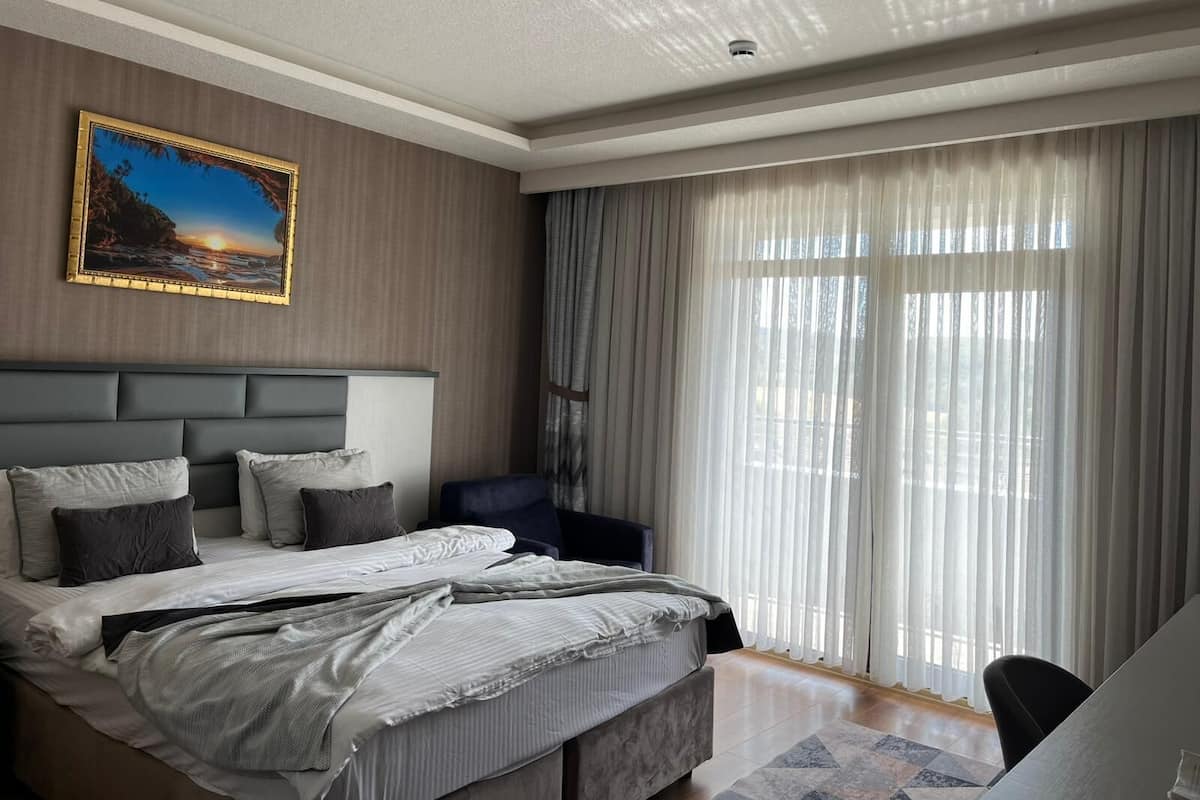 Junior-Zimmer | Minibar, Zimmersafe, laptopgeeigneter Arbeitsplatz