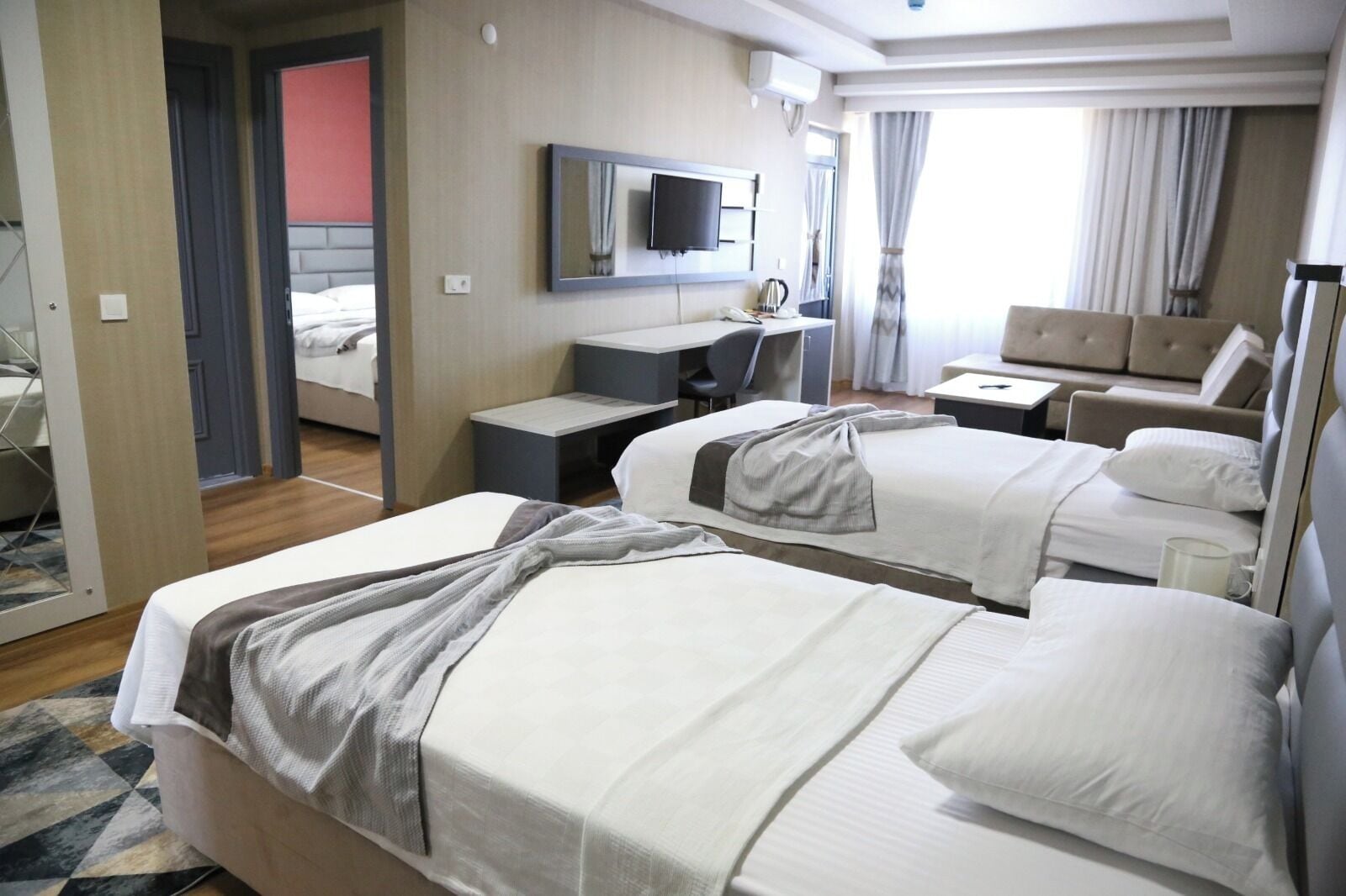 家庭房 | 迷你吧、客房内保险箱、笔记本电脑工作区、隔音