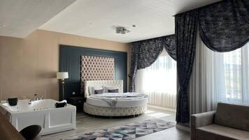 Executive-Zimmer | 1 Schlafzimmer, Minibar, Zimmersafe, laptopgeeigneter Arbeitsplatz