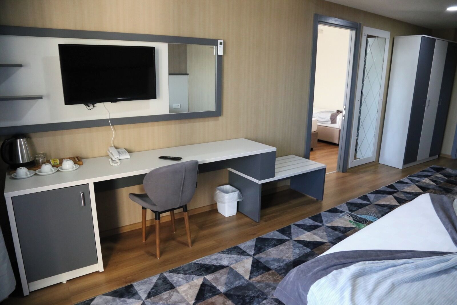 小型客房 | 迷你吧、客房内保险箱、笔记本电脑工作区、隔音