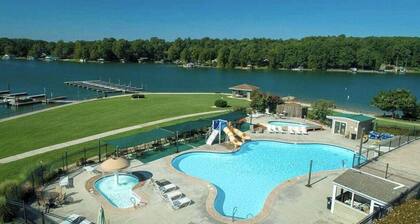 #113 Pointe - 1 Bedroom Lakefront Condo at Mariners SML