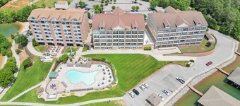 #113 Pointe - 1 Bedroom Lakefront Condo at Mariners SML