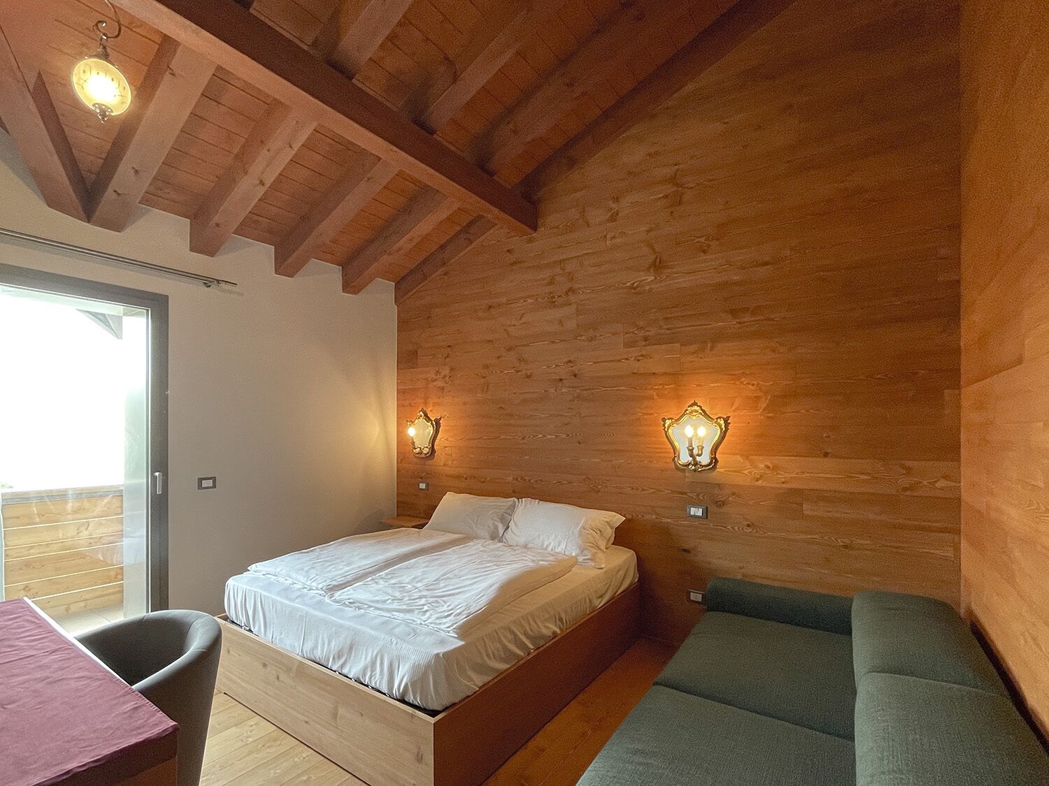 Cortines opaques, habitacions insonoritzades i wifi gratuïta 