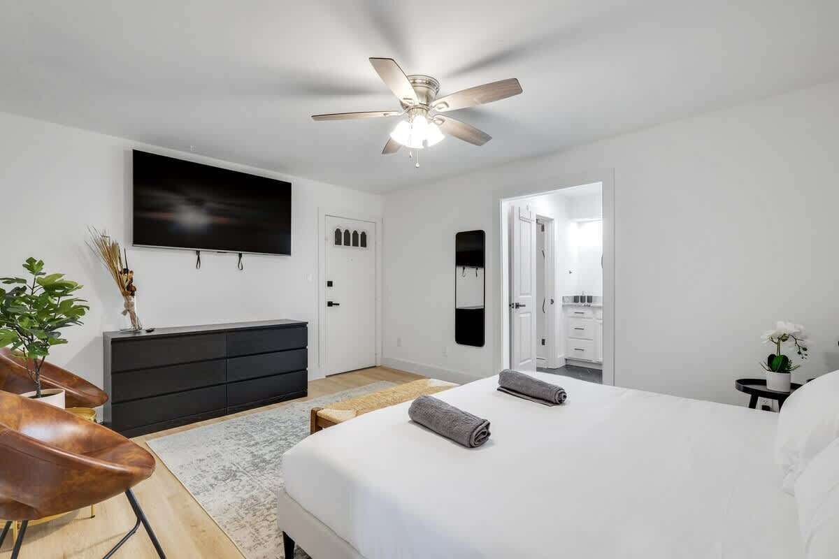 4 室のベッドルーム、アイロン / アイロン台、WiFi