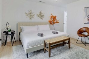 4 slaapkamers, een strijkplank/strijkijzer, wifi