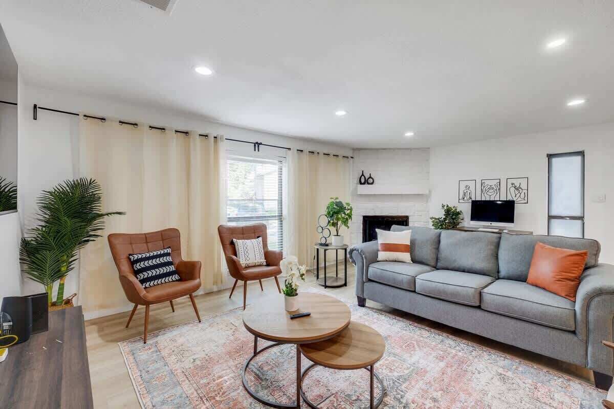 TV, fireplace, offices