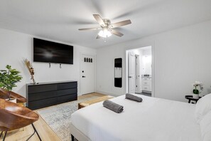 4 bedrooms, iron/ironing board, WiFi