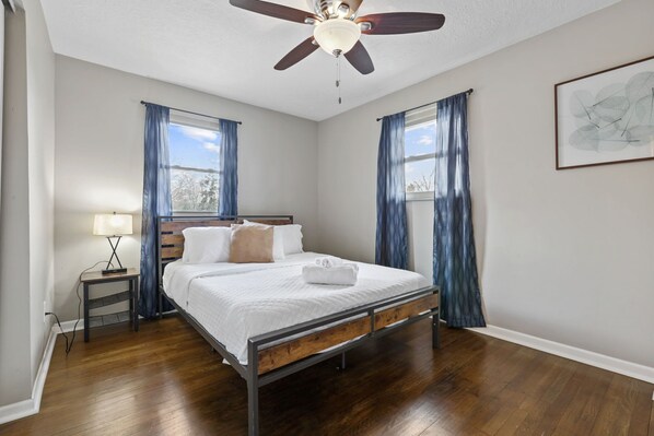 4 bedrooms, desk, iron/ironing board, travel crib