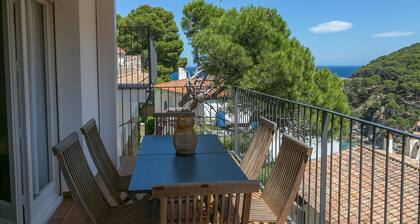 2 bedroom apartment with sea views & terrace, 2 minutes walking to Sa Tuna in Begur (H44)