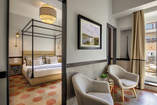 Suite, terras | 1 slaapkamer, een minibar, een kluis op de kamer, geluiddichte muren